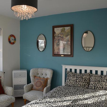 Cozy, Modern, Spacious 4 Bedroom House In London Romford Exterior photo