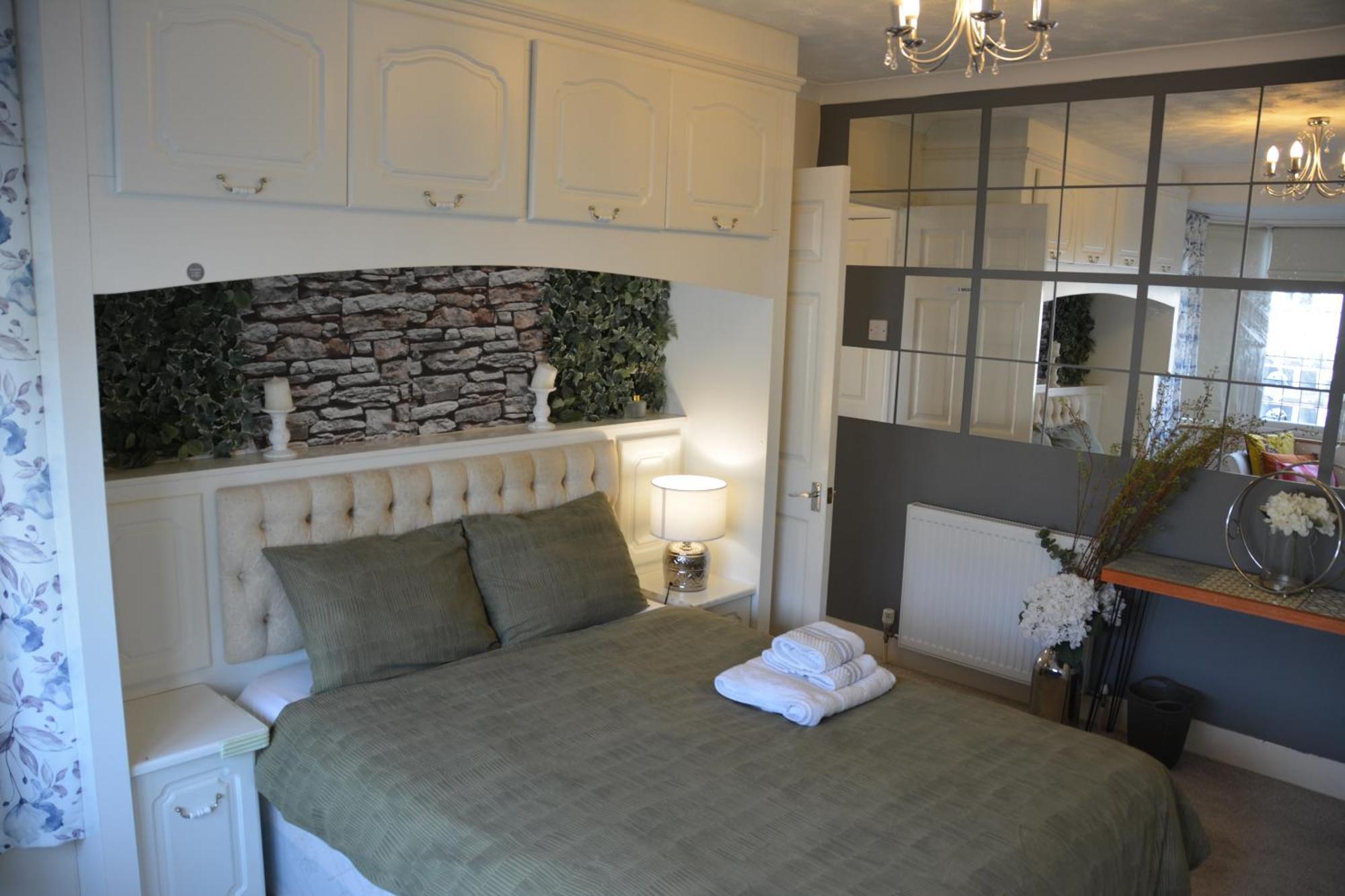 Cozy, Modern, Spacious 4 Bedroom House In London Romford Exterior photo